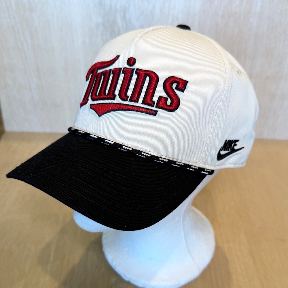 Nike Mens M/L White Minnesota Twins Cooperstown Rise Snapback Hat Retro Baseball
